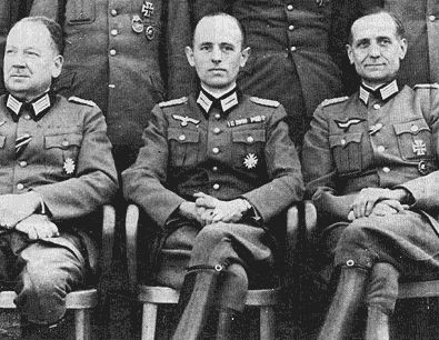Au centre, Stepan Bandera en uniforme allemand